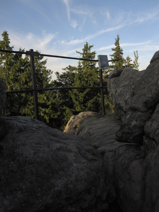 Vrchol, odpočinek, ticho, výhledy a sem tam i zapadající slunce