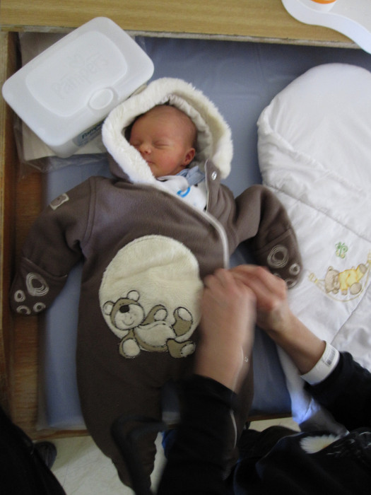 Přišlo mi, že je venku zima a jediné co mi doma padlo do ruky byl tento obleček