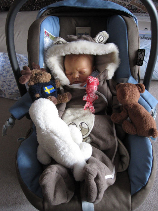 První seznámení s klukama (Leopík je ještě v tašce)