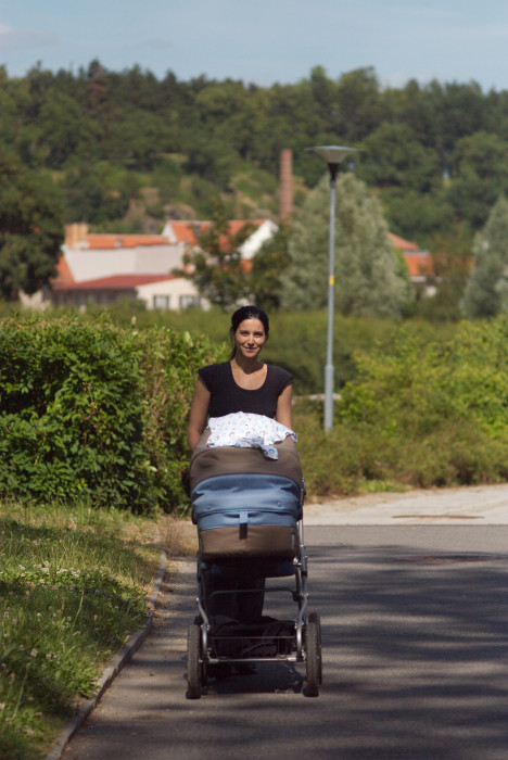 Na nábřeží k plovárně, vzadu židovská čtvrť