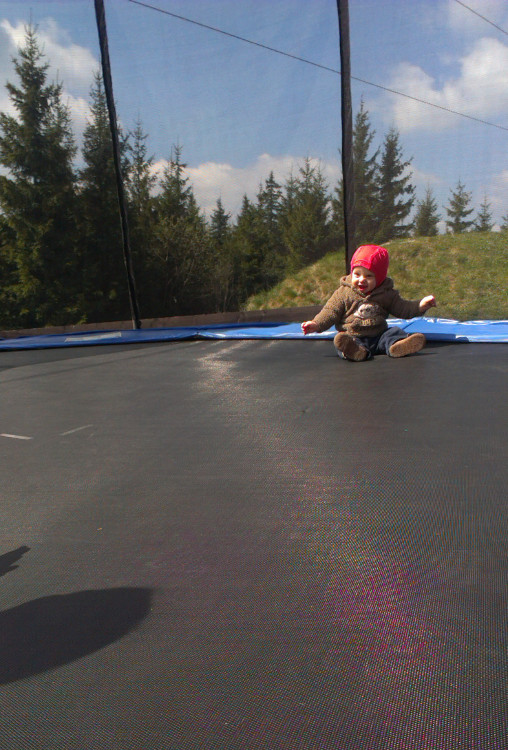 Zvlášť když někdo postaví v tisíci metrech trampolínu
