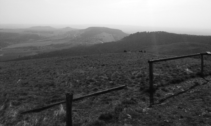 Tam jdeme - Stolová hora, Turold a úplně vzadu Svatý kopeček