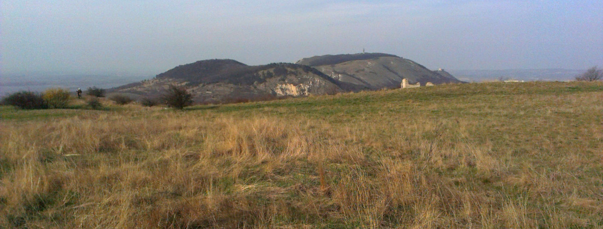 To celé jsme už přešli, úplně vzdu Dívčí hrad, pak Děvín, Pálava a Sirotčí hrádek