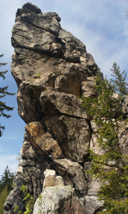Nejtěžší část mého výběhu - nástup do hřebenovky (vede tou spárou mírně vpravo)