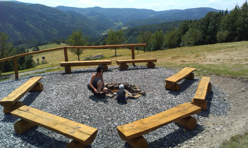 Udělali nové ohniště, nemá to chybu