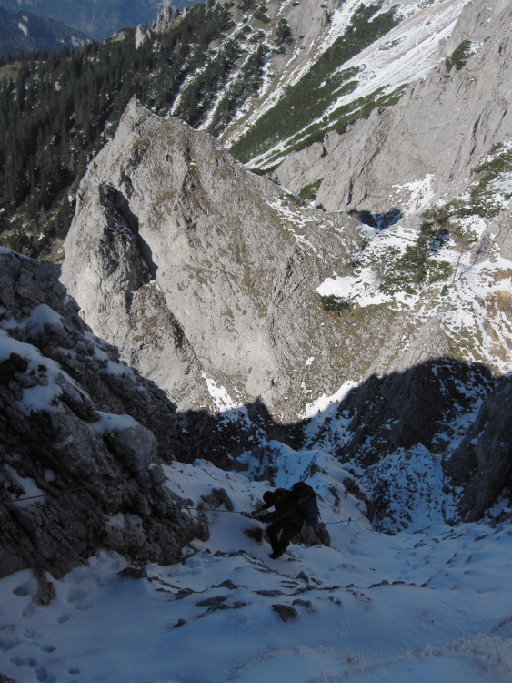 A zase - sníh, led, trošku strach, dole na hraně pod Márou začíná žebřík