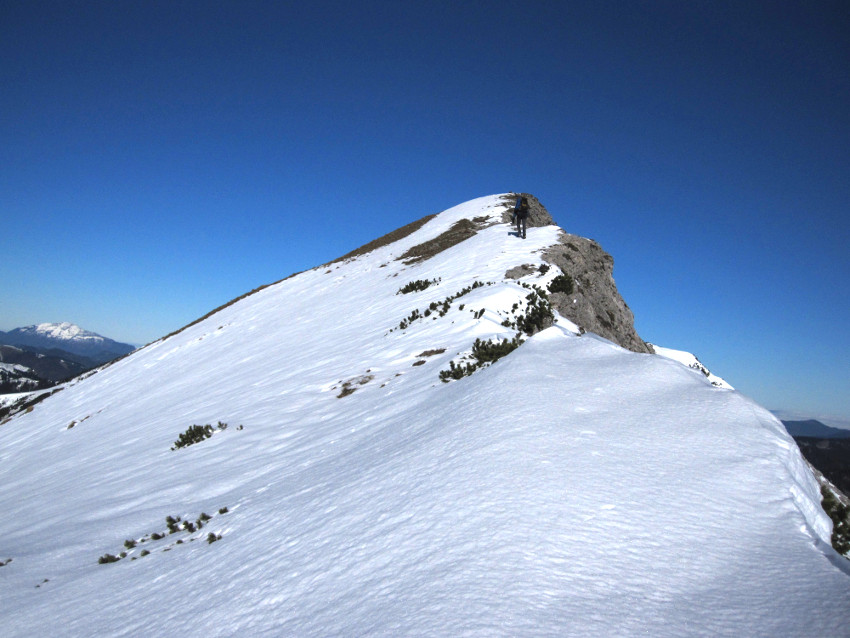Druhý pokus o sestup po neznačeném hřebeni ...
