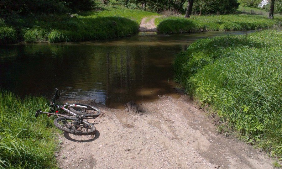 Obejít se to nedalo, vody bylo po kolena
