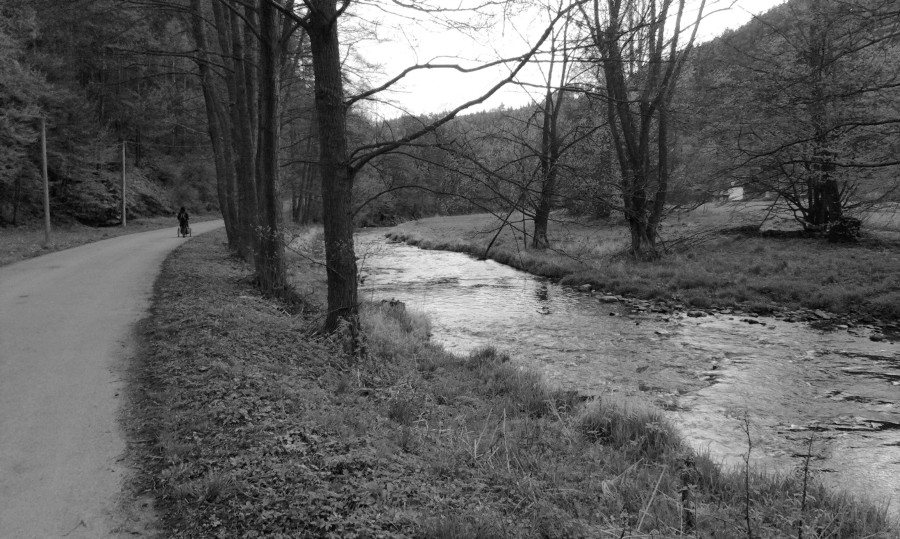 Silnice podél Loučky