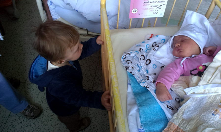 První setkání sourozenců