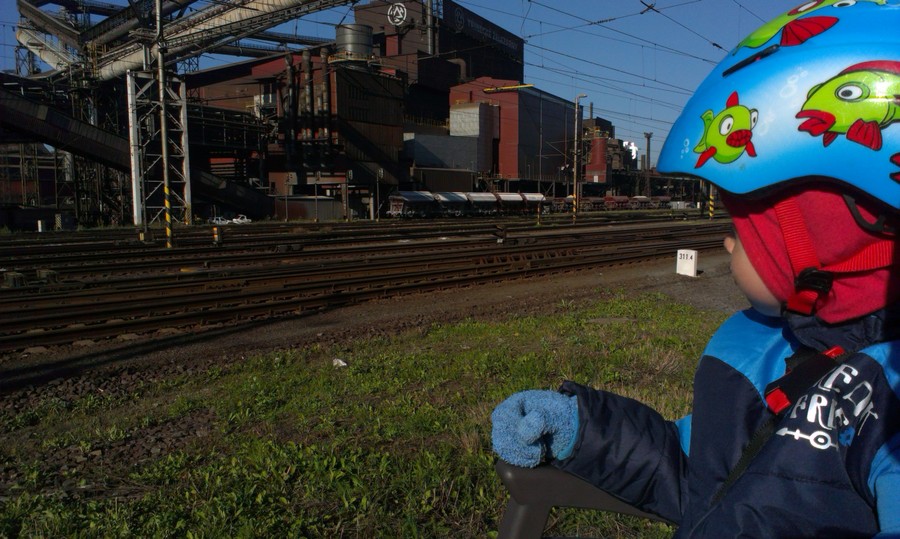 Vlaky a železárny, vděčné téma