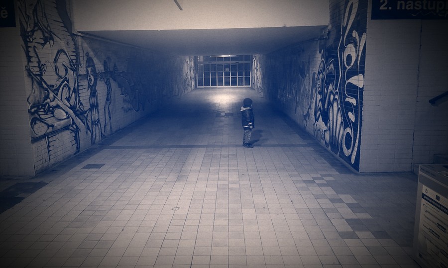 Lumpárny v podchodu Královopolského nádraží