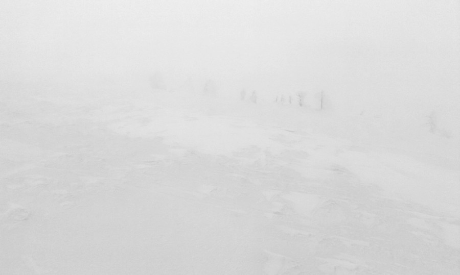 Sjezd z hlavního hřebene - pohled před ...