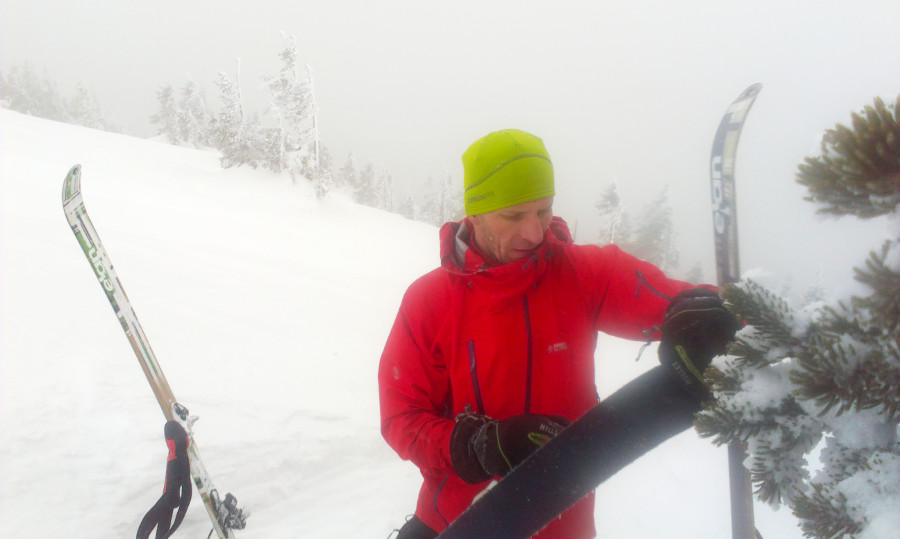 Pásy dolů a jedééém