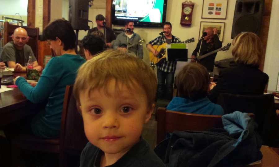 Mates a blůgras - vzadu Michal, Adam, Majk a Ben