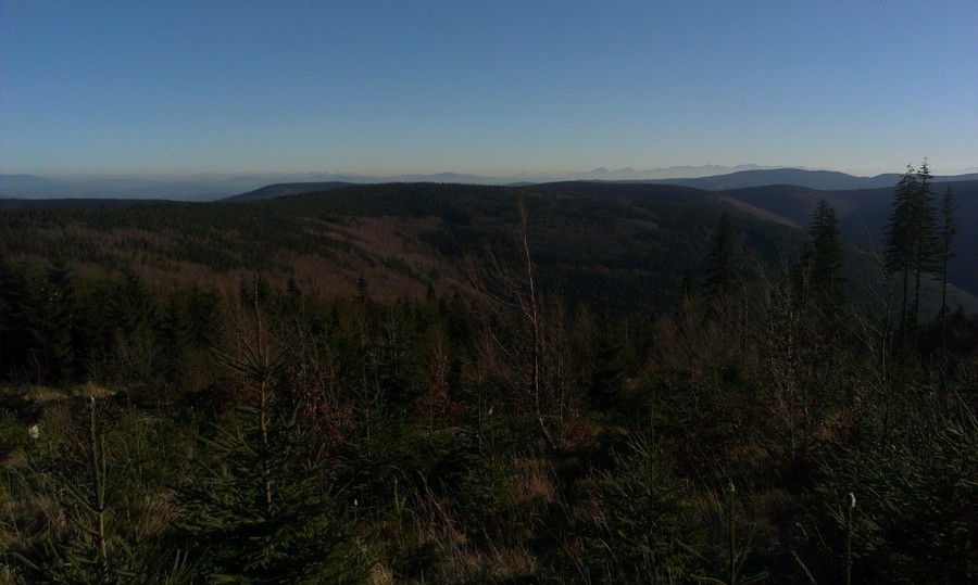 Vlevo v dálce Vysoké Tatry, vpravo Malá Fatra
