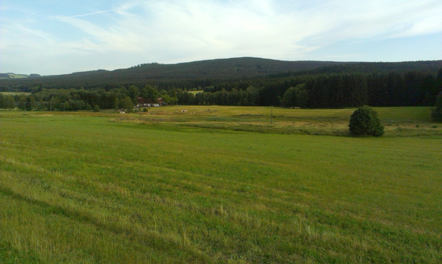 U Bukáčka rádi jíme, vzadu Malínská skála (asi)