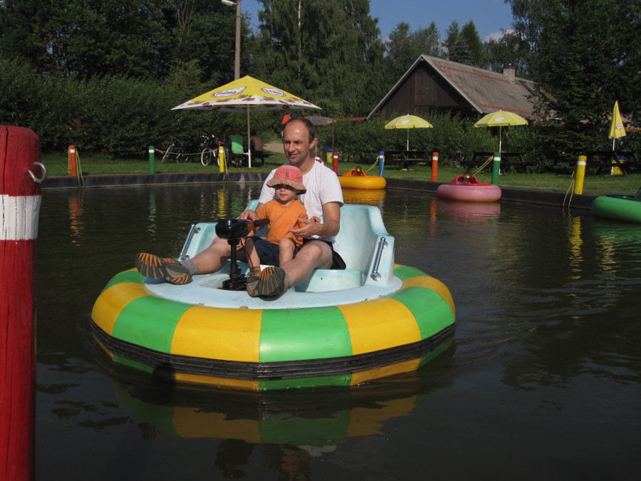 Celou dobu jsme se otloukali s motorem na plný plyn