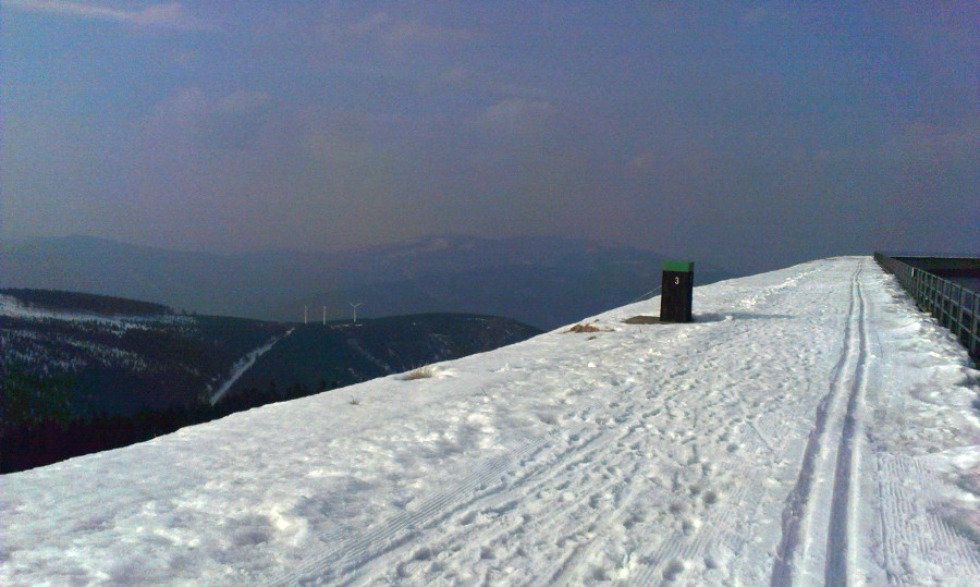 Tam vlevo u těch vrtulí byly kontroly, na které jsme už nedošáhli