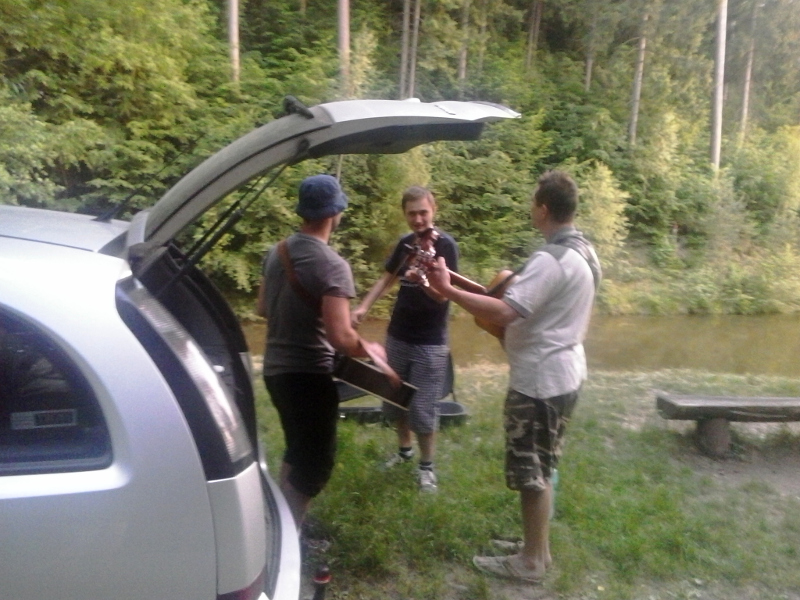 V Bílovicích u jezírka