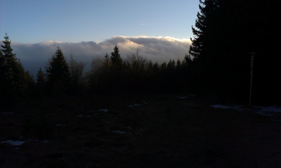 Od západu přichází fronta