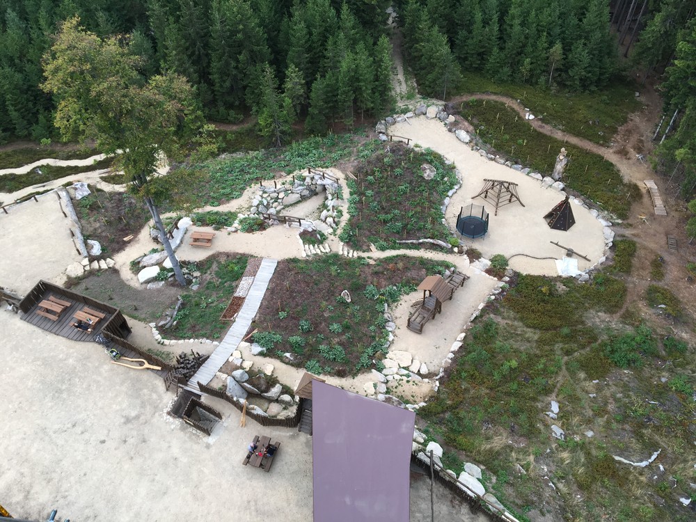 Sekce s trampolínou a podzemní chodbou