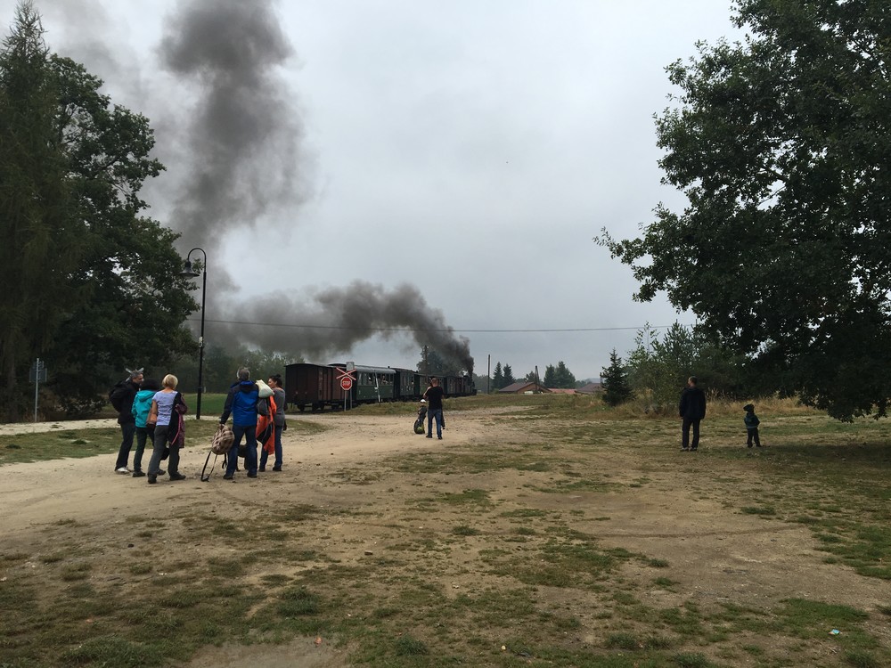 Vláček odjíždí a my jdeme pěšky zpátky