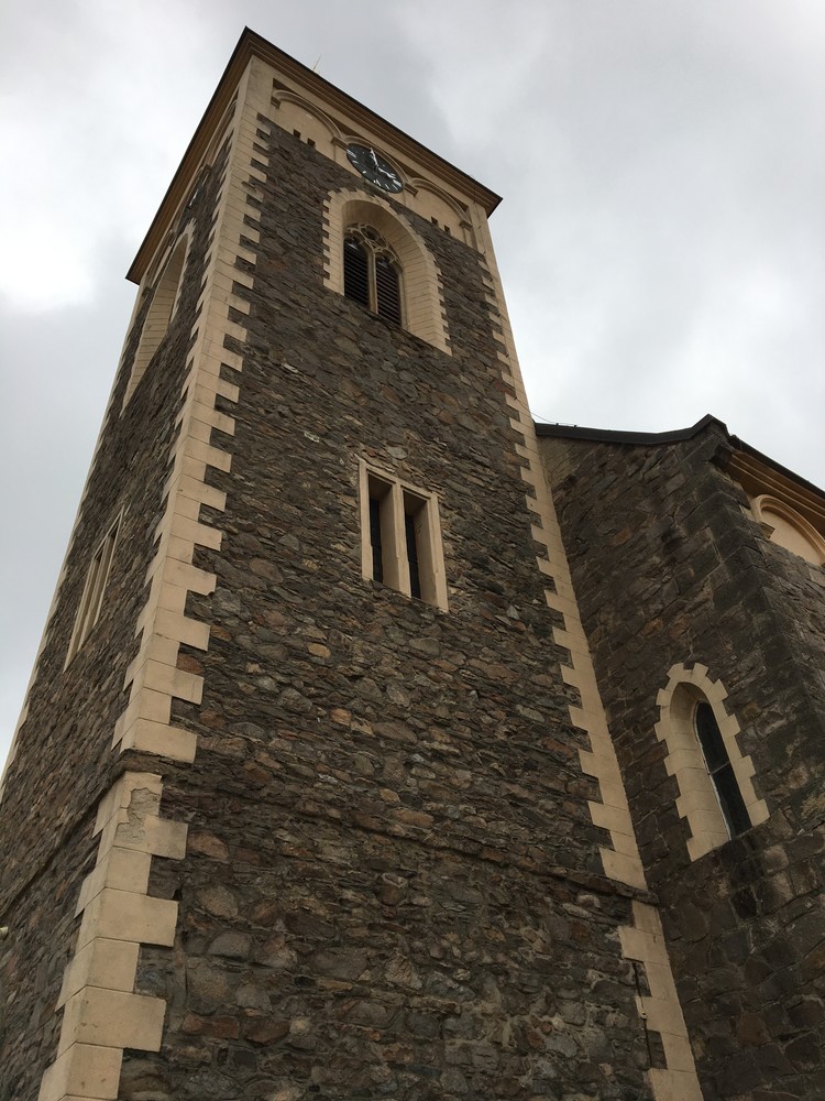 Obědváme v Proseči, kousek od kostela