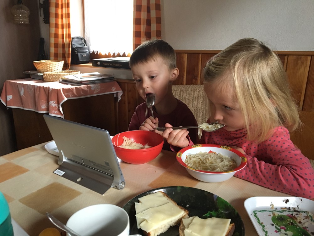 Klasika - jídlo a tablet