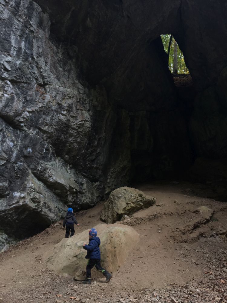 Tady v tom stropě jsme kdysi prožívali svá dobrodružství - vedou tam Pornovztahy - Malá Macocha