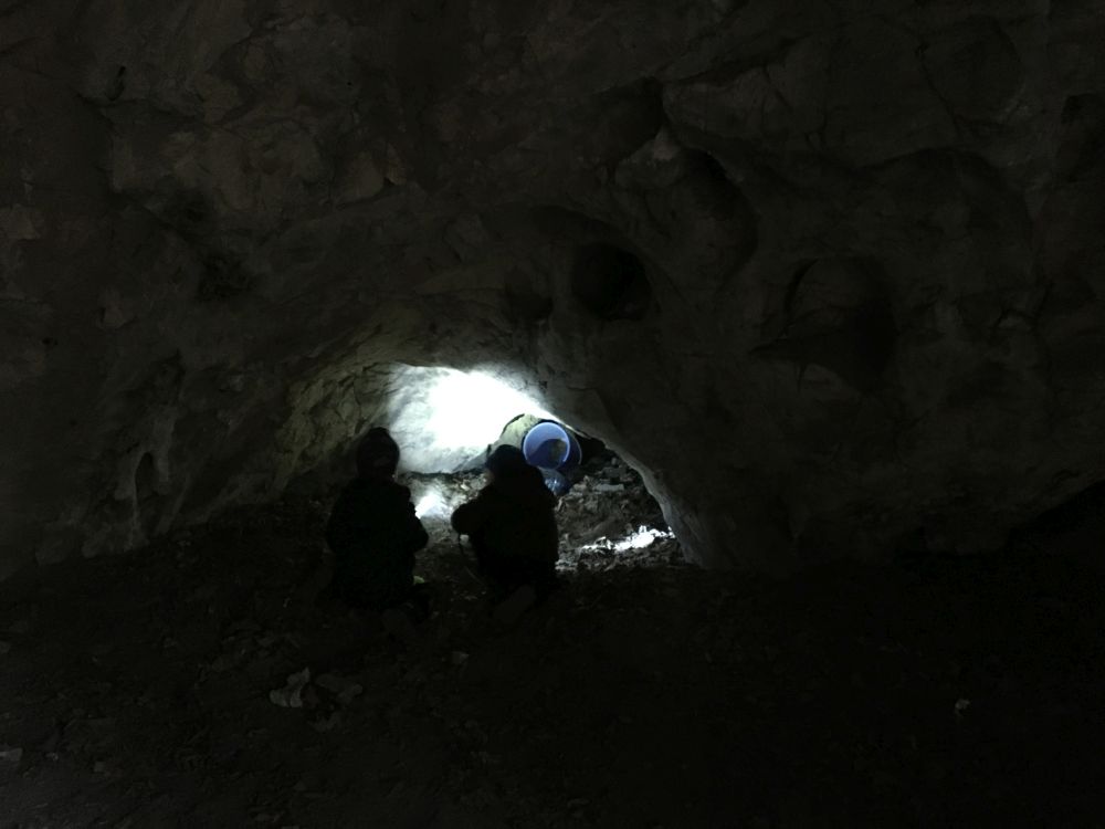 Čendo, podívej, pravěký kýbl (v kostelíku)