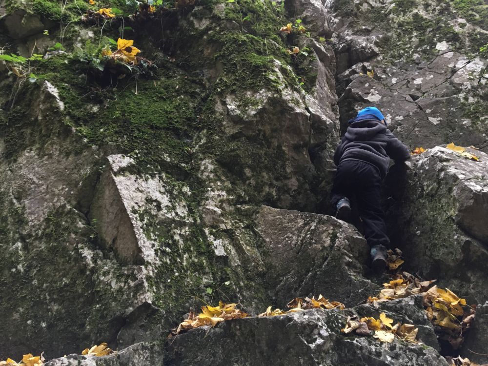 Já lezu pomalu napřed.