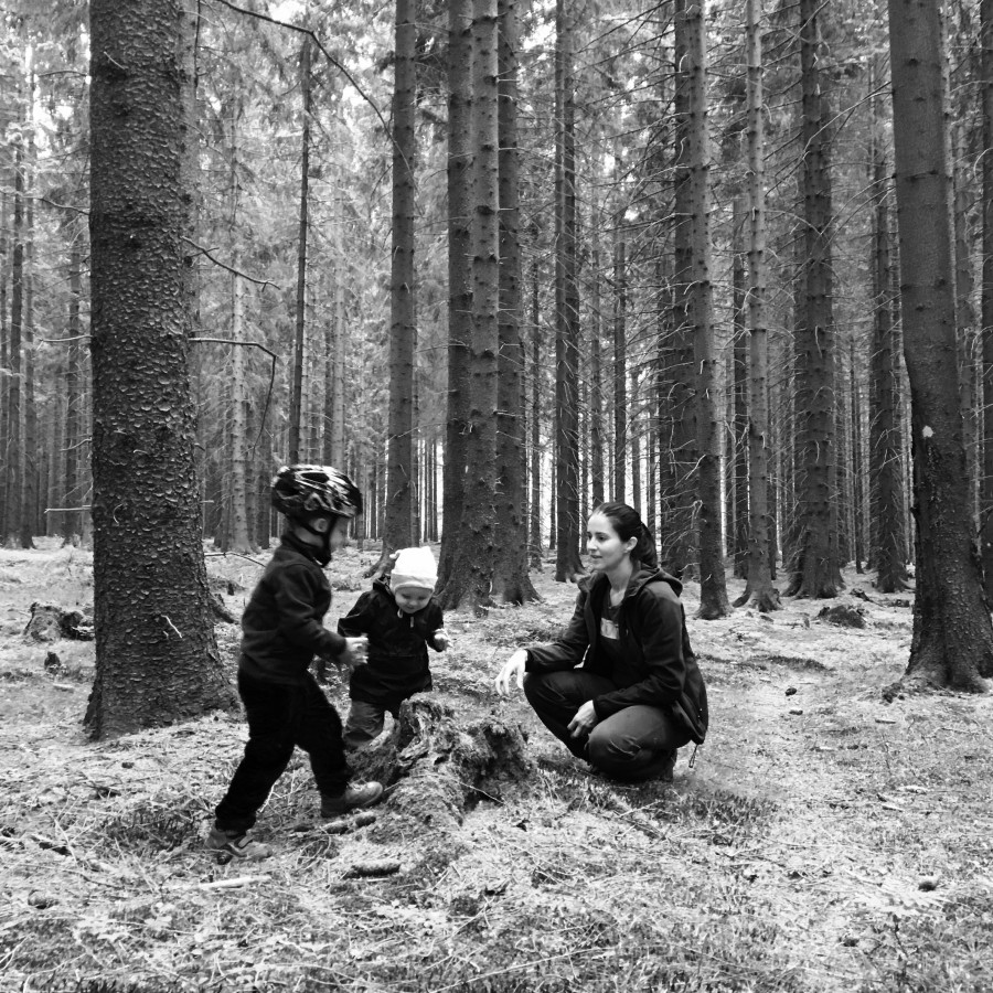 ... a plynule přejdeme k házení po lidech