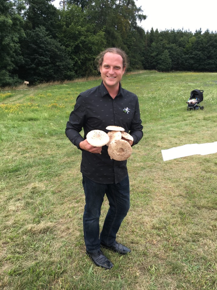 Bob se vrací z kadibudky