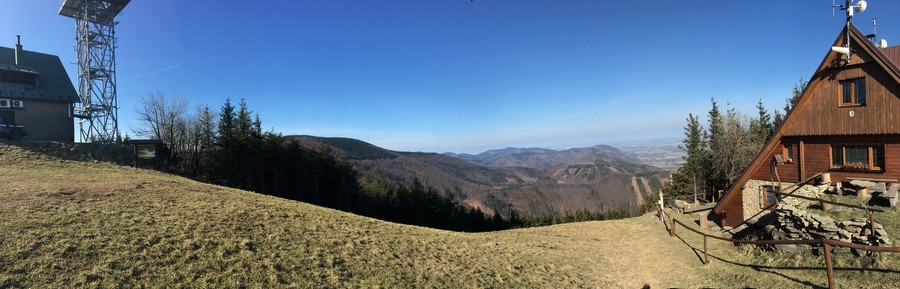 A po svazích Velkého javorového, přes Peklo, se vracím dolů