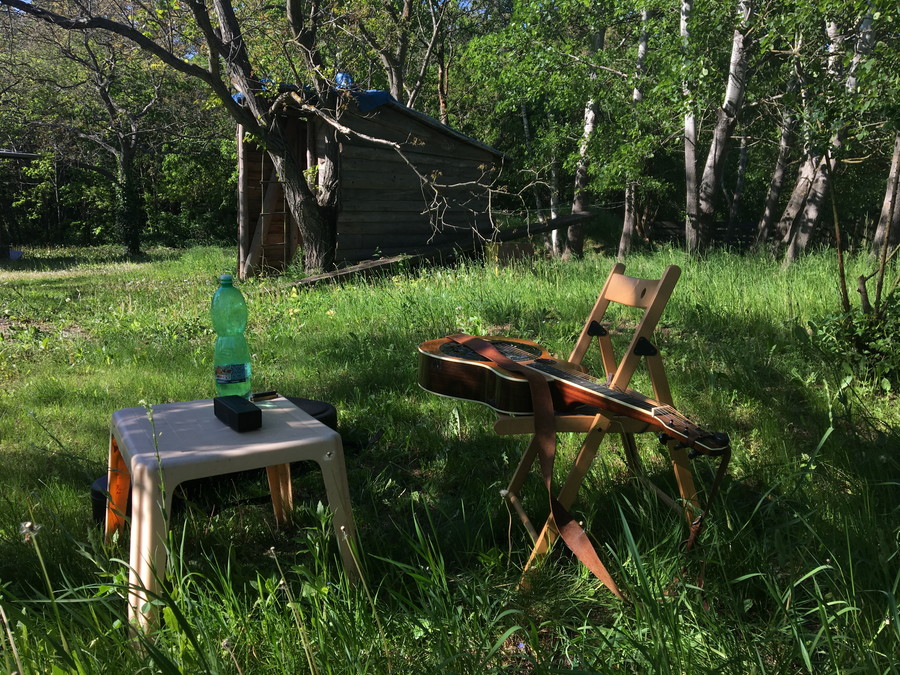 U Laďina na zahradě cvičím na Banjo Jamboree