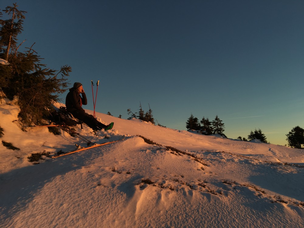 Sedíme, popíjíme, koukáme a nechce se nám dolů