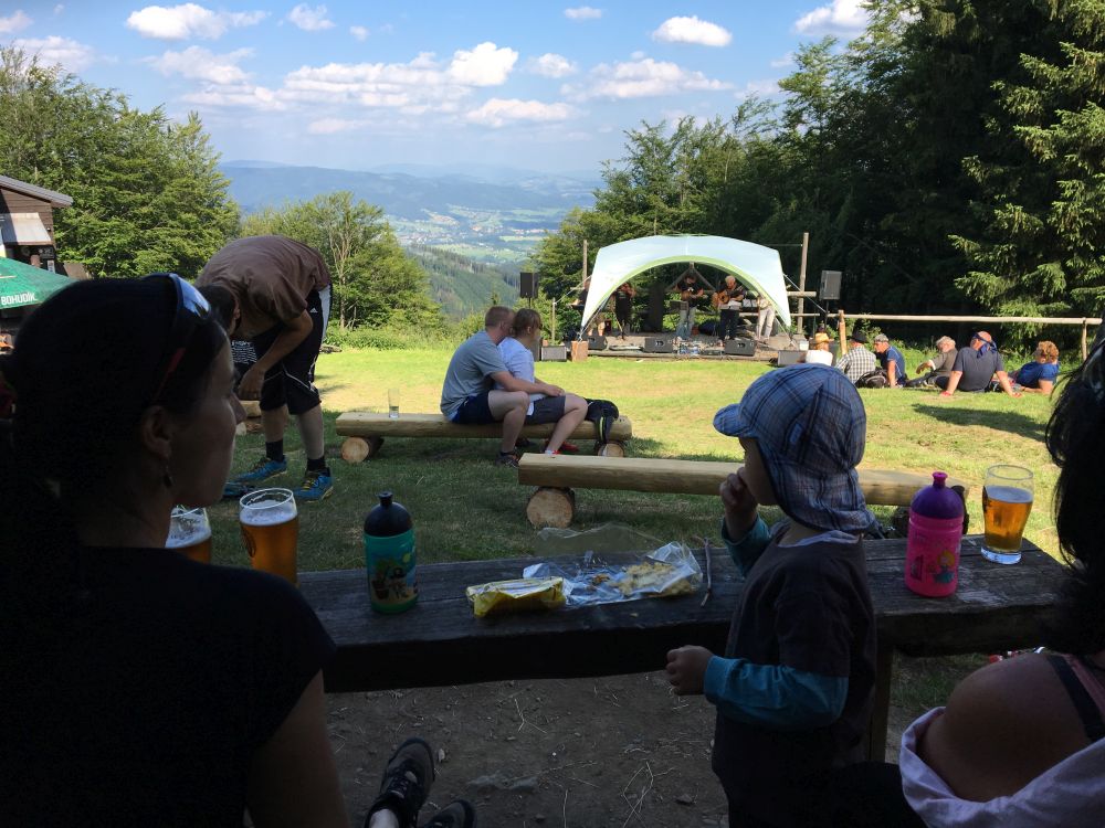 Hraje Whisky Before Breakfast