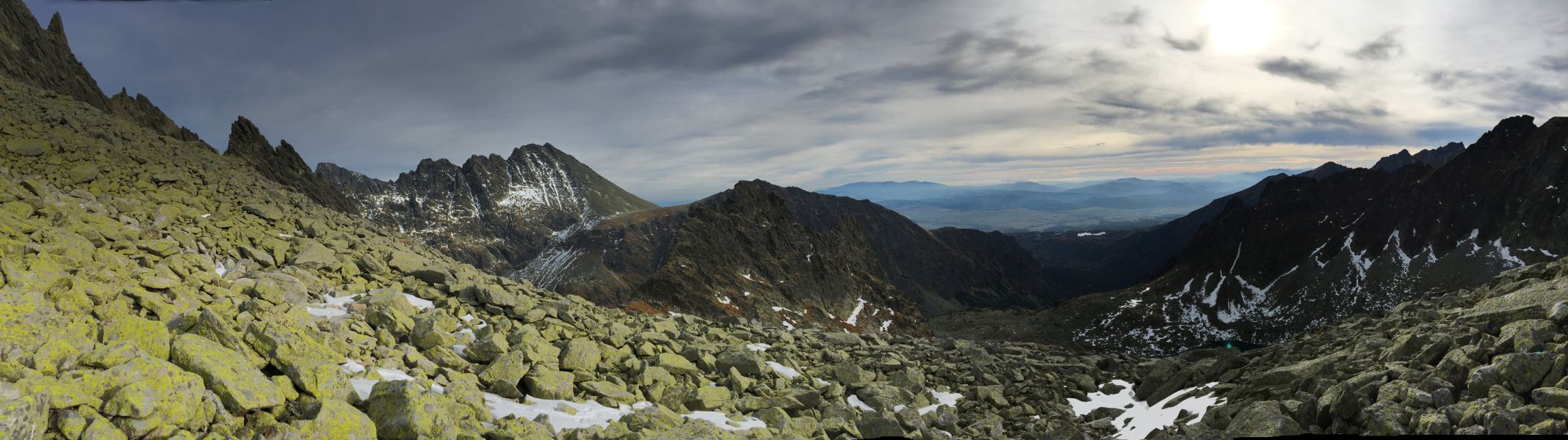 Sedíme a koukáme kolem