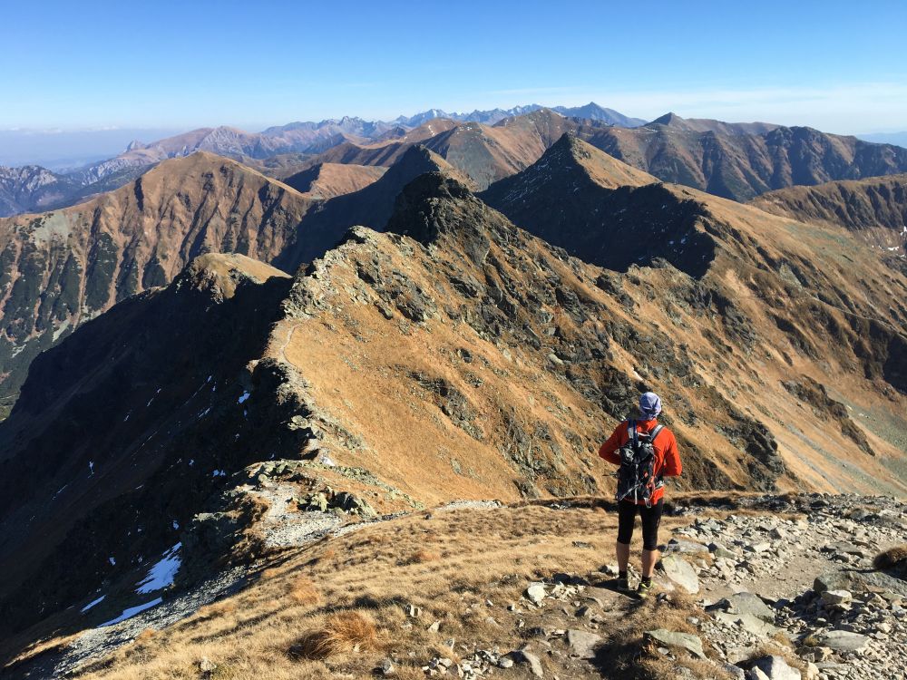 Tohle nás čeká - hřebínek do Smutného sedla, pak Plačlivo, Roháč a Volovec.