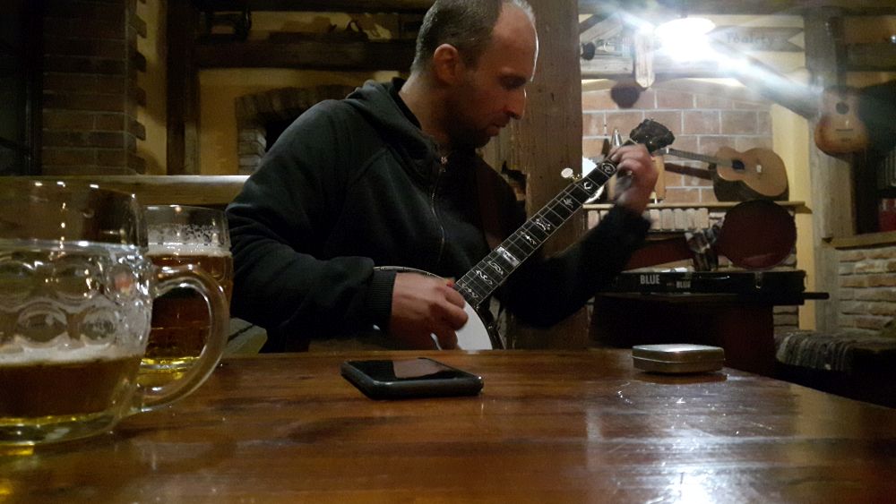 V krčmě hraju na Rolls banjo