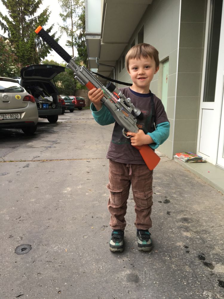 Matýsek konečně dostal velkou pušku