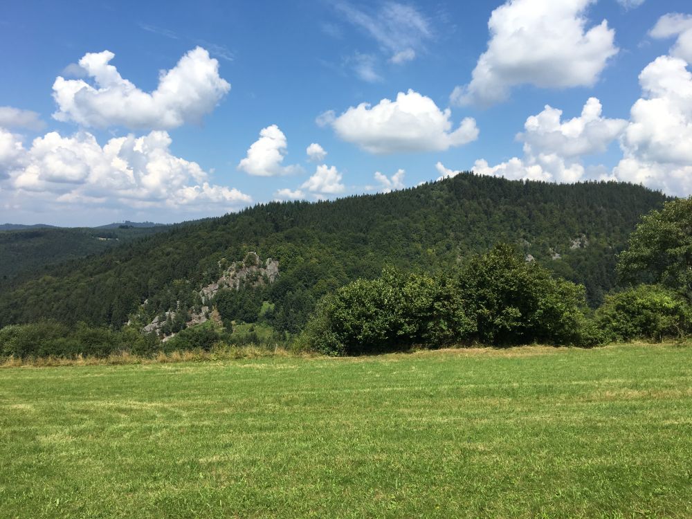 Skály, prý těžké lezení