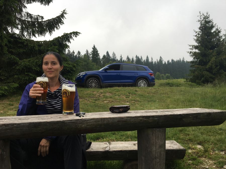 Sobota večer na Ostrém- děti spí v autě