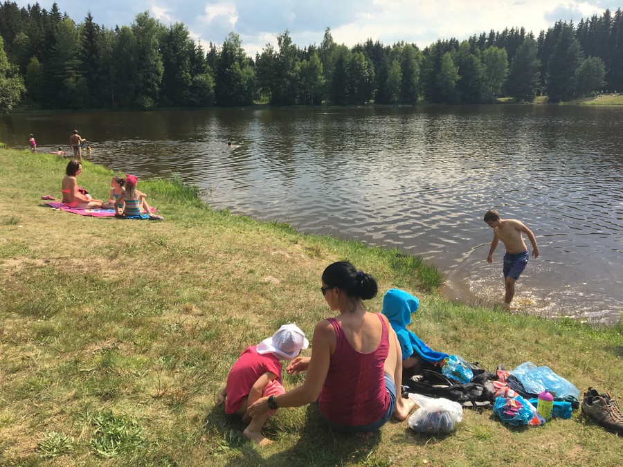 Koupání ve Svratouchu hned první den