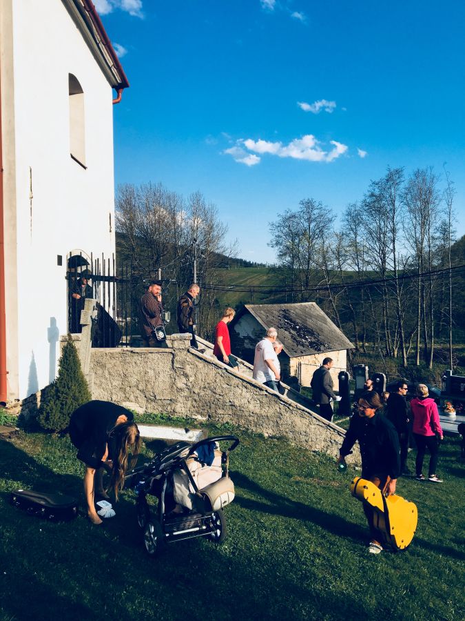 Přilehlý hřbitůvek ovládl Tomášek