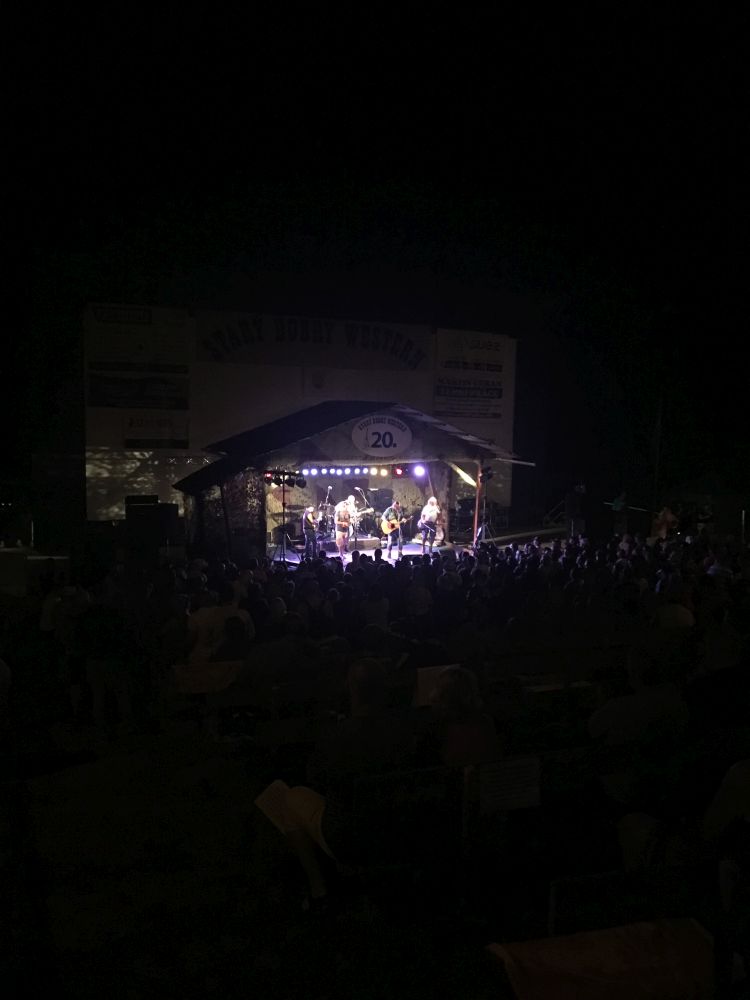 Poutníci v pátek večer