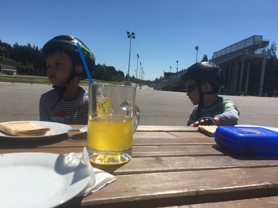 A pak přesun do Vlachovic na single traily