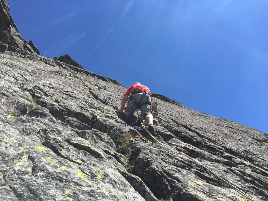 Karel tahá horní plotnu ...