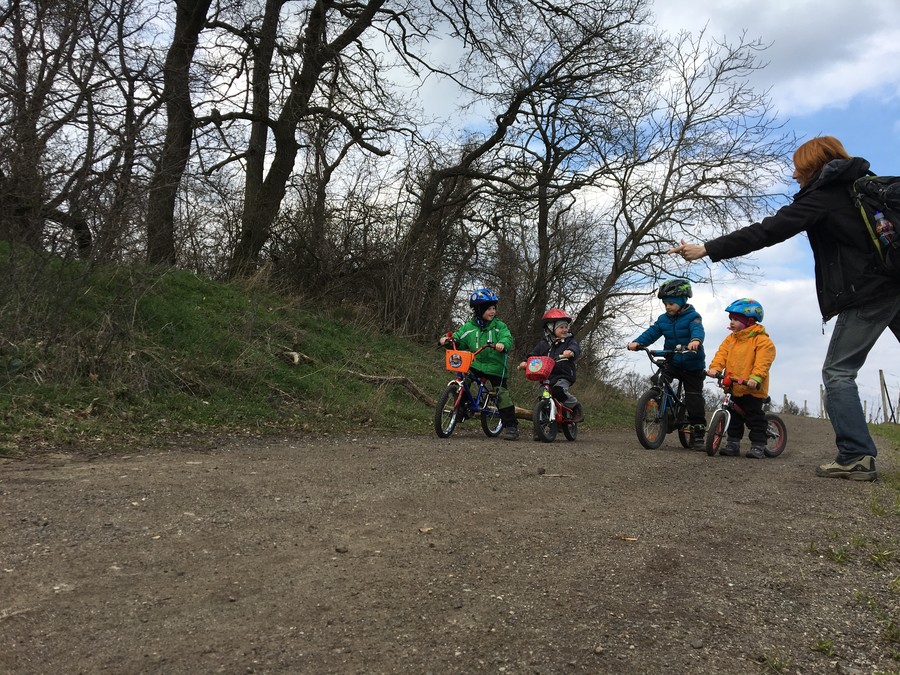 Dětičky pro jistotu na hejblatech